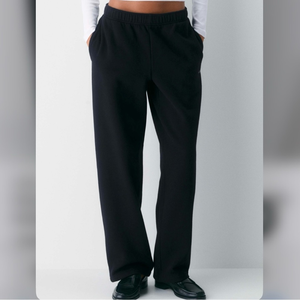 π- Aritzia Cozy Sweatfleece Mega Straight Sweatpant. Black. Size: Medium - Picture 2 of 16